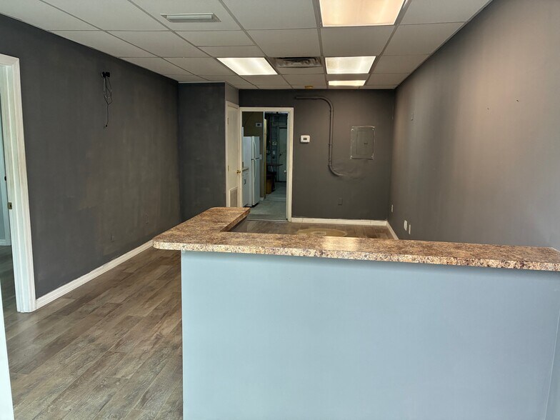 More Photos Of 1092-1086 NE Industrial Blvd, Jensen Beach Light Manufacturing For Lease