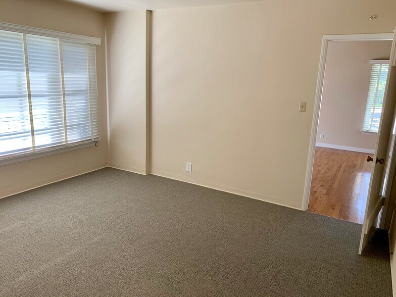 More Photos Of 375 Aster St, Laguna Beach Apartments For Sale