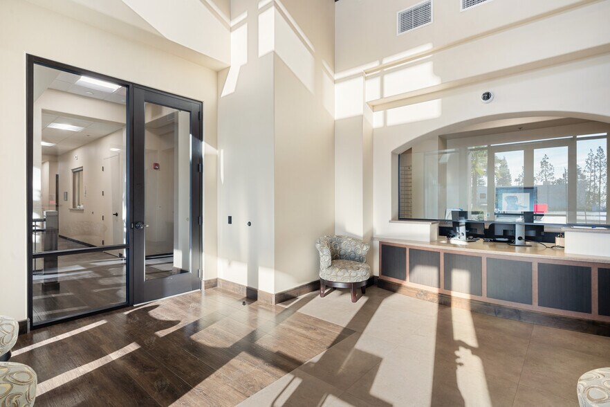 More Photos Of 1608 Norris Rd, Bakersfield Office For Lease