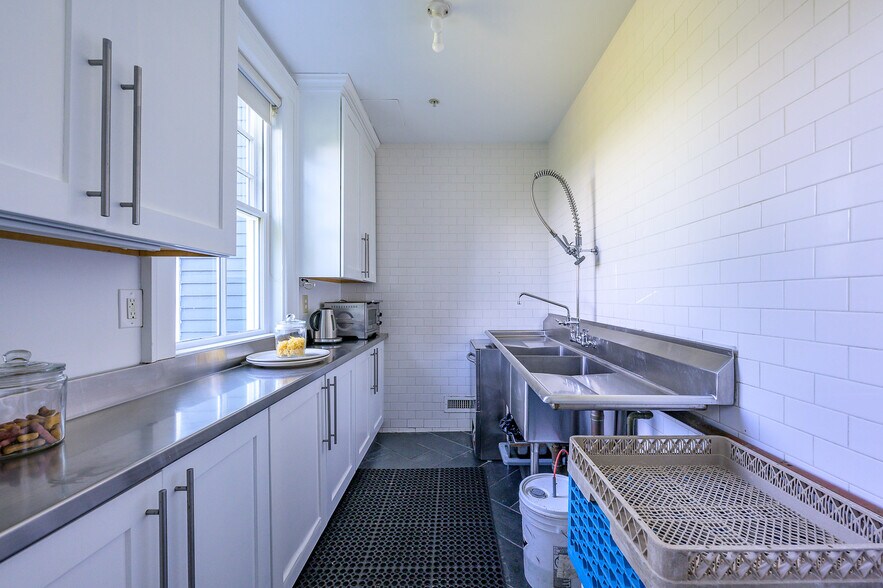 More Photos Of 2 Kemble St, Lenox Hospitality For Sale