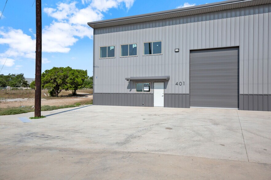 More Photos Of 10020 Darden Hill Rd, Austin Light Distribution For Lease