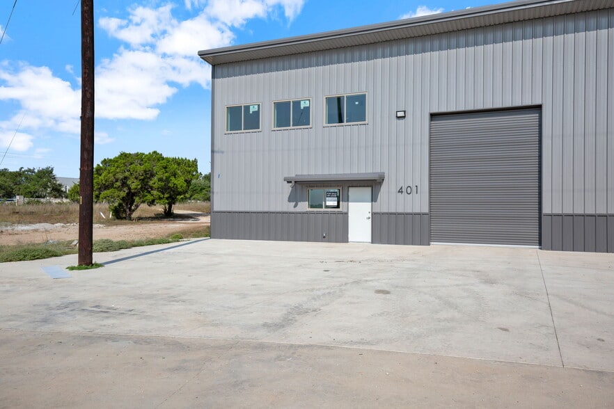 More Photos Of 10020 Darden Hill Rd, Austin Light Distribution For Lease