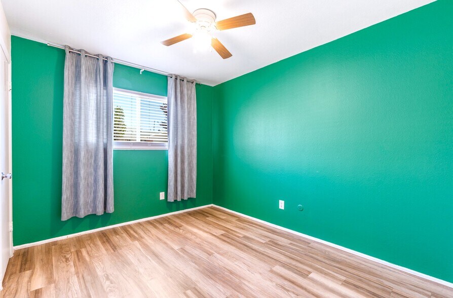 More Photos Of 613 Jane St NE, Albuquerque Flex For Sale