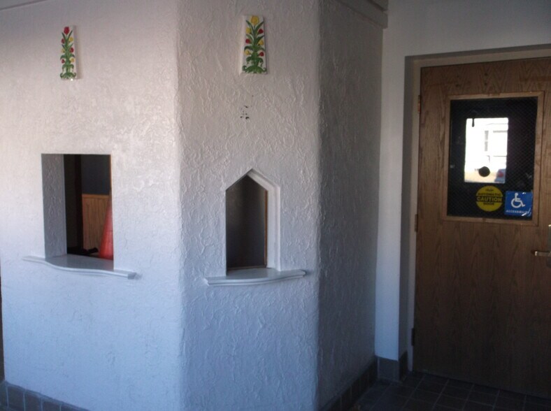 More Photos Of 130 W Larrabee St, Omro Office For Sale