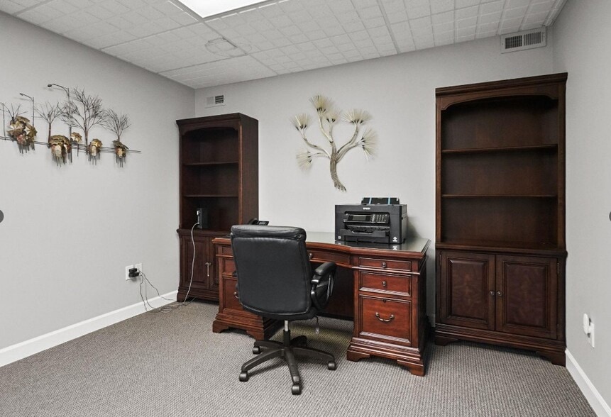 More Photos Of 33604 Grand River Ave, Farmington Office For Sale