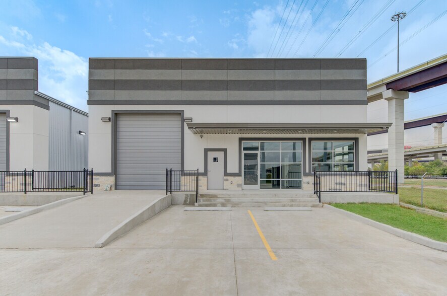 More Photos Of 6409 Eddie Dr, Humble Warehouse For Sale