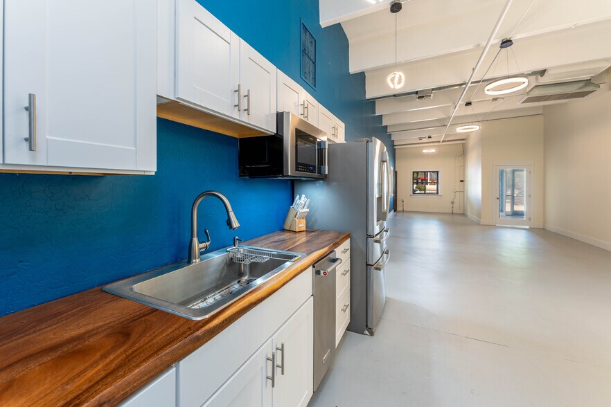 More Photos Of 1906 N Higley Rd, Mesa Flex For Sale