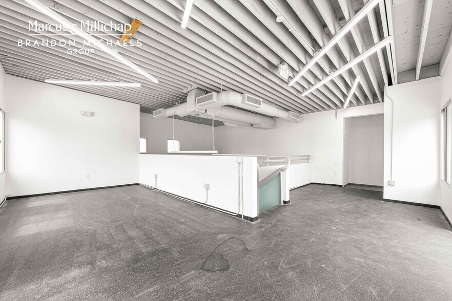 More Photos Of 28955 Pacific Coast Hwy, Malibu Storefront Retail Office For Sale
