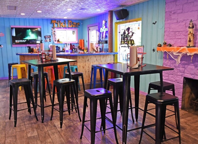 More Photos Of 7613 Howe Rd, Wonder Lake Restaurant For Sale