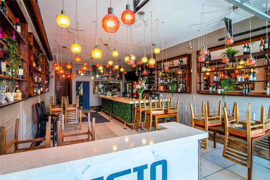 More Photos Of 62 Dunlop St W, Barrie Storefront Retail Residential For Sale