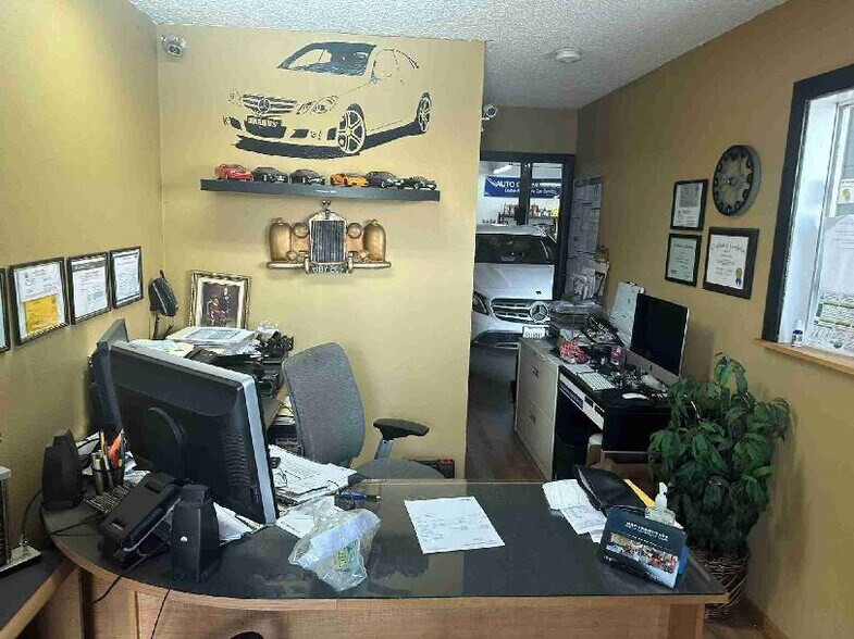 More Photos Of 779 W 16th St, Costa Mesa Warehouse For Sale