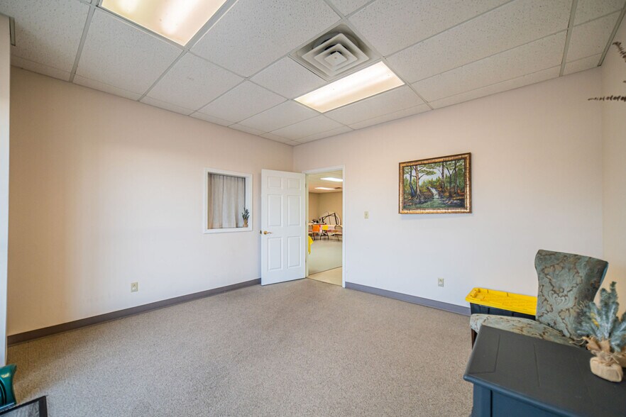 More Photos Of 3530 Park Plaza Rd, Paducah Flex For Lease