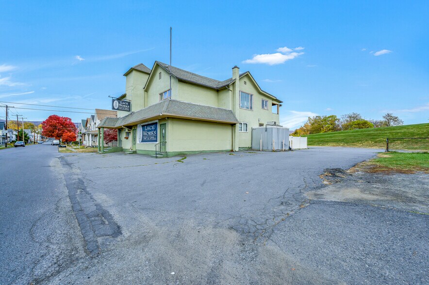 More Photos Of 524 Court St, Scranton General Retail For Sale