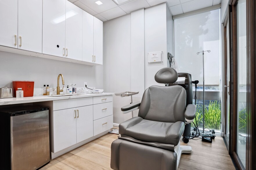 More Photos Of 11189 Sorrento Valley Rd, San Diego Research And Development For Sale