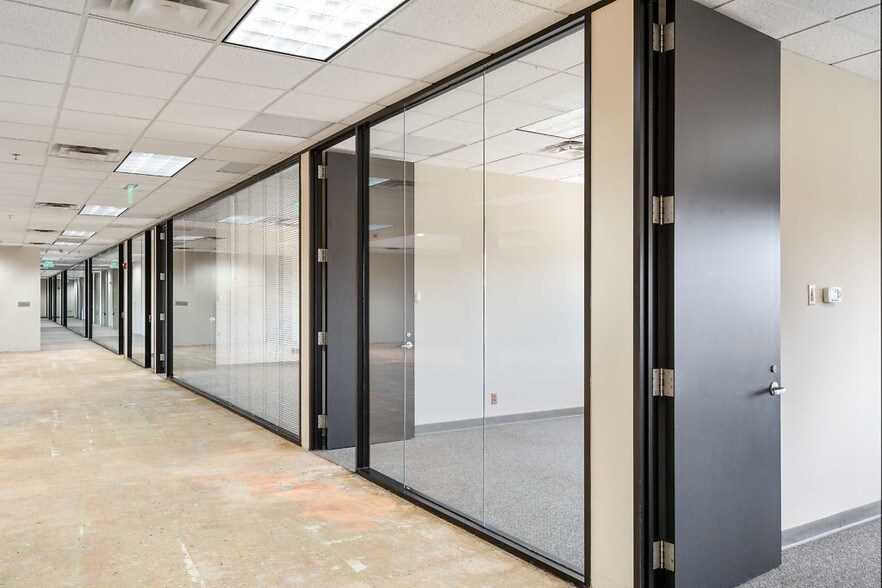 More Photos Of 3410 Midcourt Rd, Carrollton Showroom For Lease