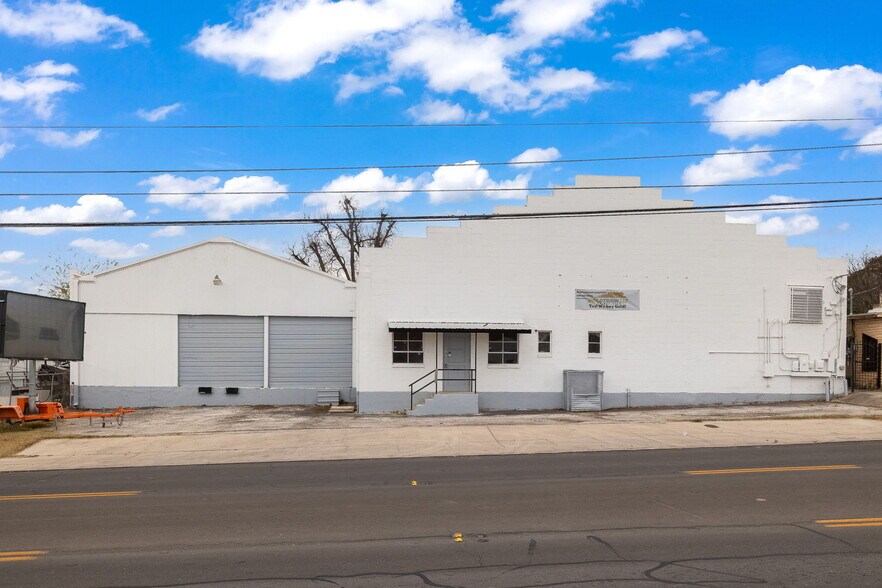 More Photos Of 2930 E Houston St, San Antonio Industrial For Sale