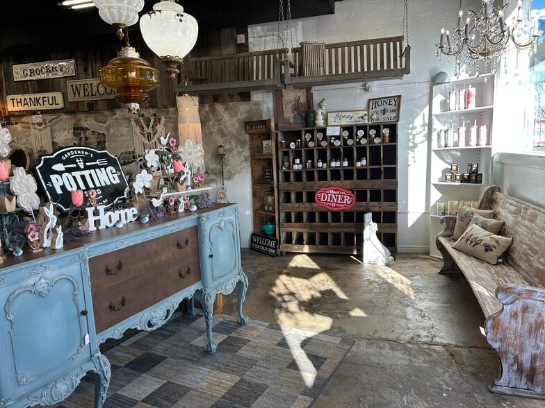 More Photos Of 1407 2nd St S, Nampa Storefront For Sale