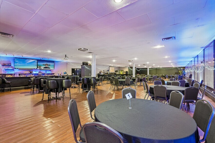 More Photos Of S76W17745 Janesville Rd, Muskego Restaurant For Sale