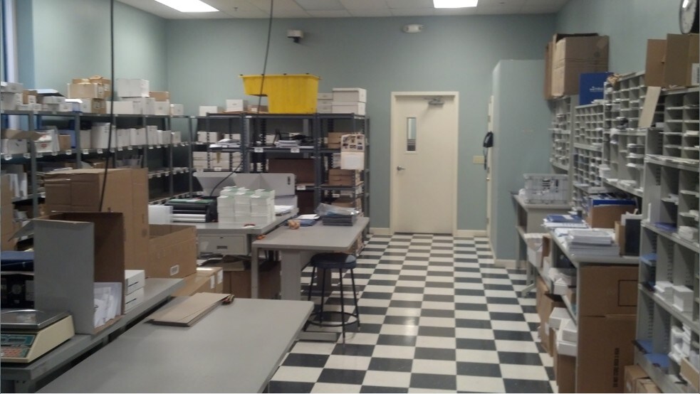 More Photos Of 121 Bartlett St, Marlborough Flex For Lease