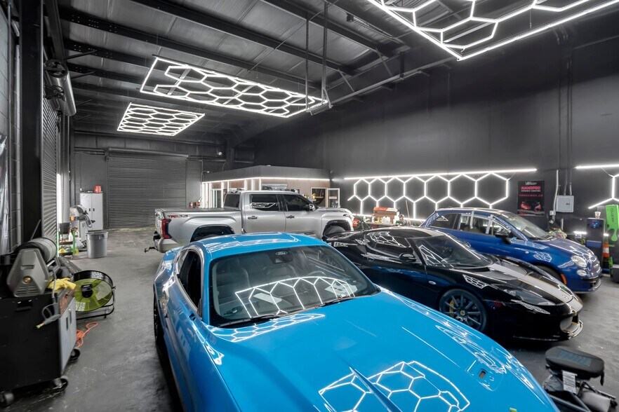 More Photos Of 2350 Us-17-92, Longwood Showroom For Sale