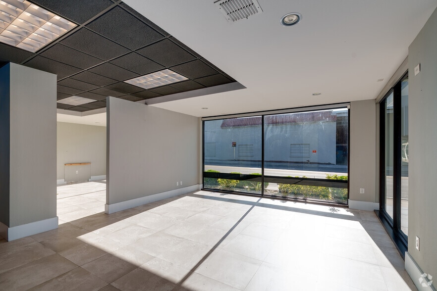 More Photos Of 2100 N Orange Ave, Orlando Medical For Sale