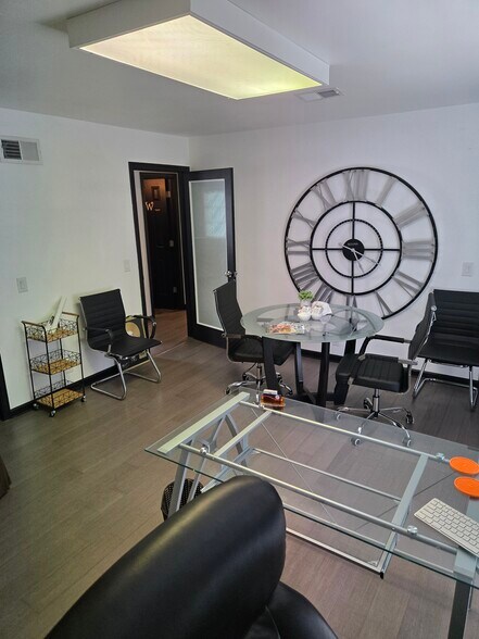 More Photos Of 114 Canfield Pl, Hendersonville Office For Sale