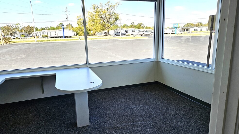 More Photos Of 12130 Us Highway 301 S, Statesboro Auto Dealership For Lease