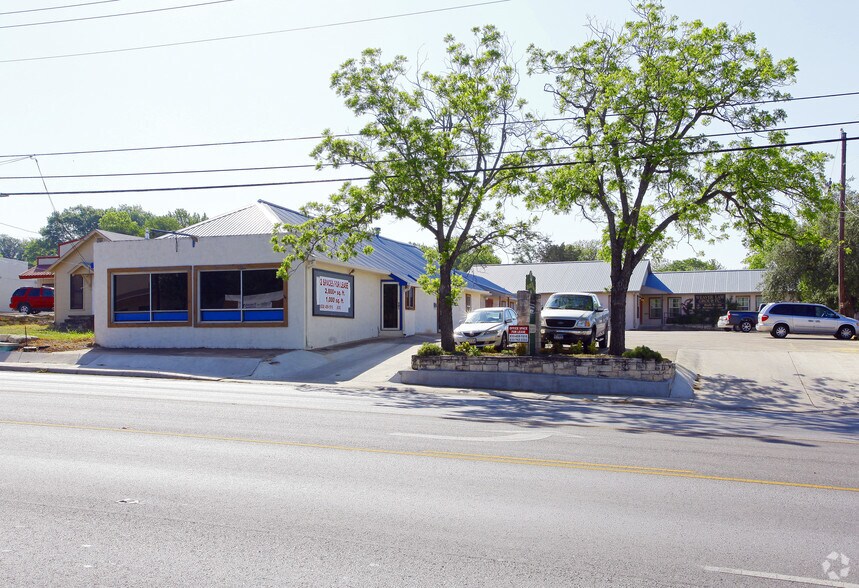 More Photos Of 843 Sidney Baker St, Kerrville Office For Lease
