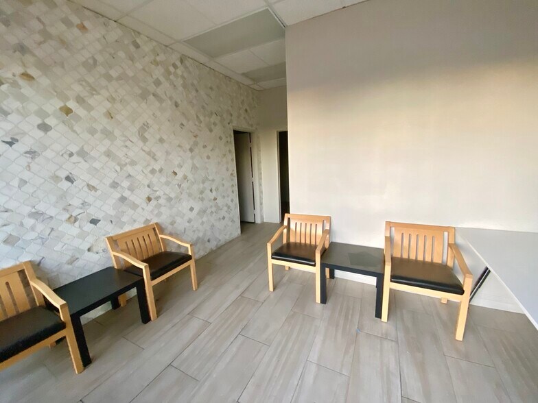 More Photos Of 1710 W Horizon Ridge Pky, Henderson Unknown For Lease