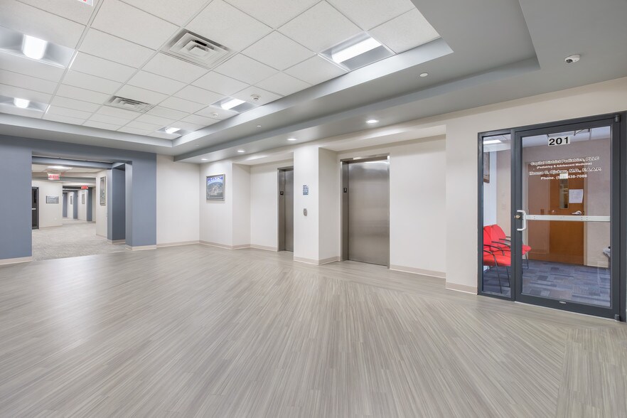 More Photos Of 400 Patroon Creek Blvd, Albany Medical For Lease