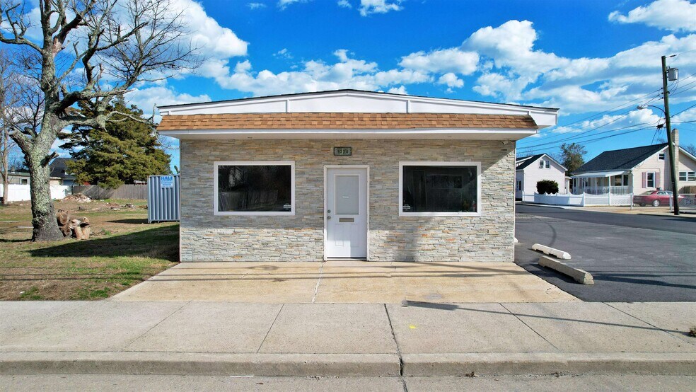 More Photos Of 1034 N Main St, Pleasantville Flex For Sale