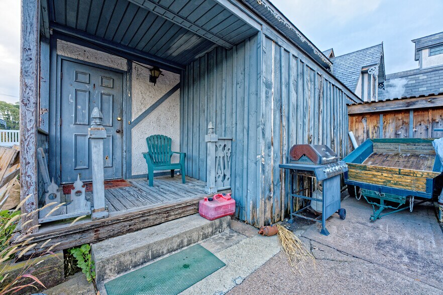 More Photos Of 671 Mariaville Rd, Schenectady Garden Center For Sale