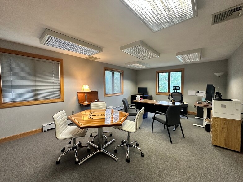More Photos Of 300 Front St, Lincoln Office For Lease