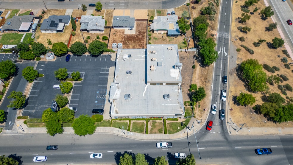 More Photos Of 160 E Bullard Ave, Fresno Freestanding For Sale