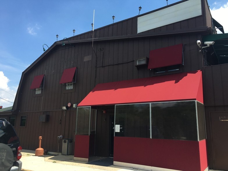 More Photos Of 13500 S Harlem Ave, Orland Park Bar For Sale