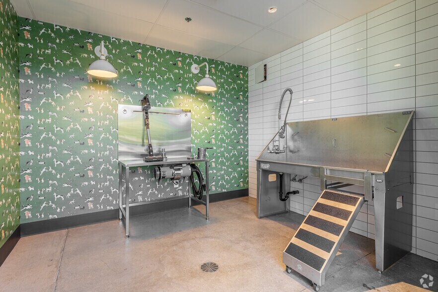 More Photos Of 10306 SE Main St, Milwaukie Apartments For Lease