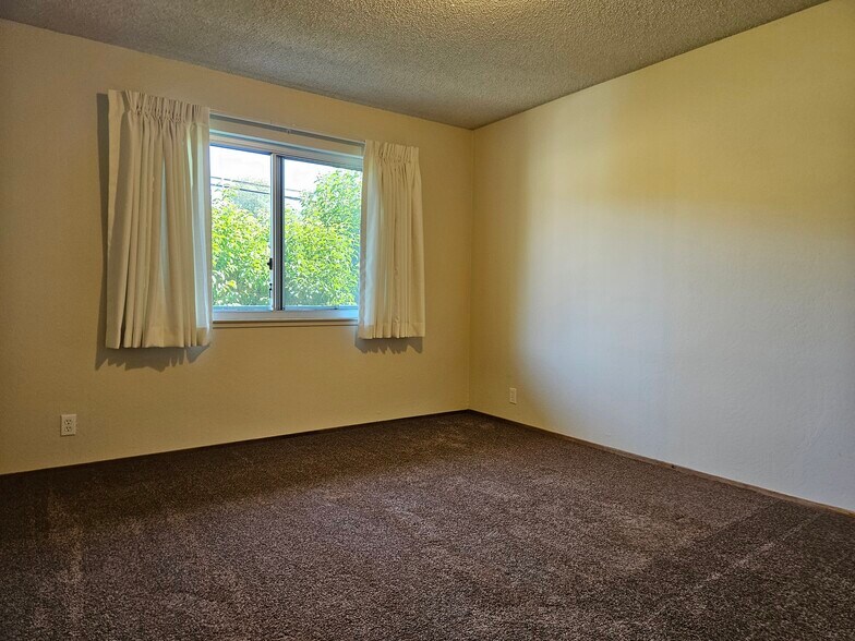 More Photos Of 1049 Armstrong St, Hayward Apartments For Sale