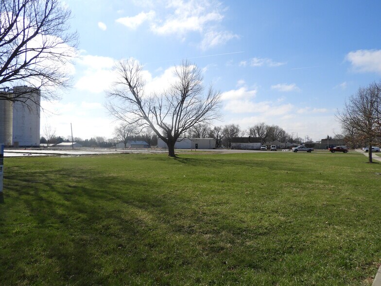 More Photos Of 101 Lincoln St NE, Bondurant Industrial For Lease