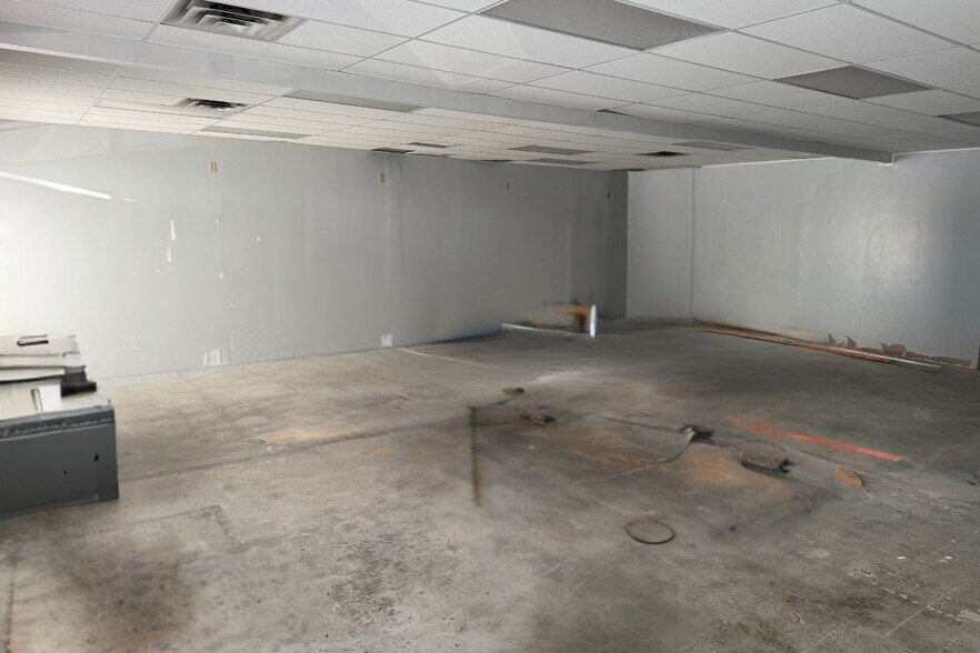 More Photos Of 1431-1439 NW Silver Lake Rd, Saint Paul Unknown For Lease