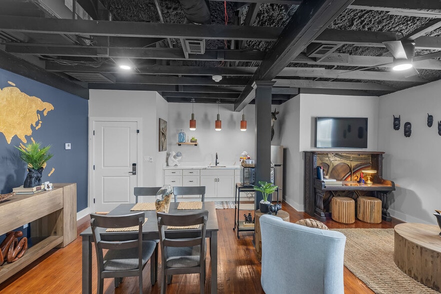 More Photos Of 156 Camellia St, Biloxi General Retail For Sale