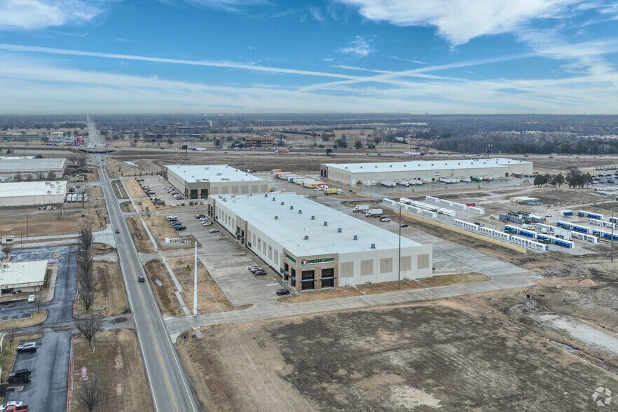More Photos Of 5665 S 129th East Ave, Tulsa Distribution For Lease