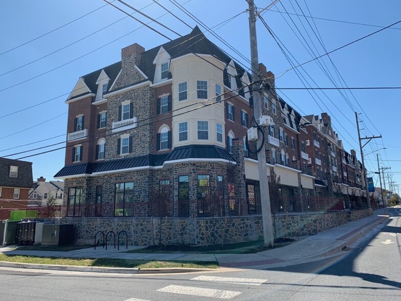 Primary Photo Of 153 S Main St, Newark Storefront Retail Residential For Lease