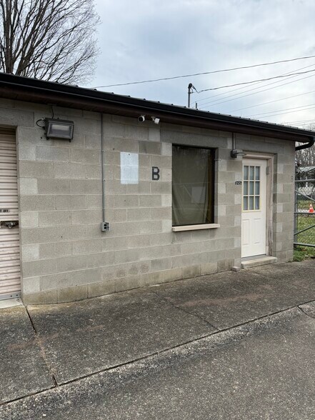More Photos Of 148 Hamon Dr, Scott Depot Self Storage For Sale