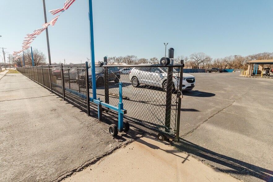 More Photos Of 3101 S Broadway St, Wichita Freestanding For Sale