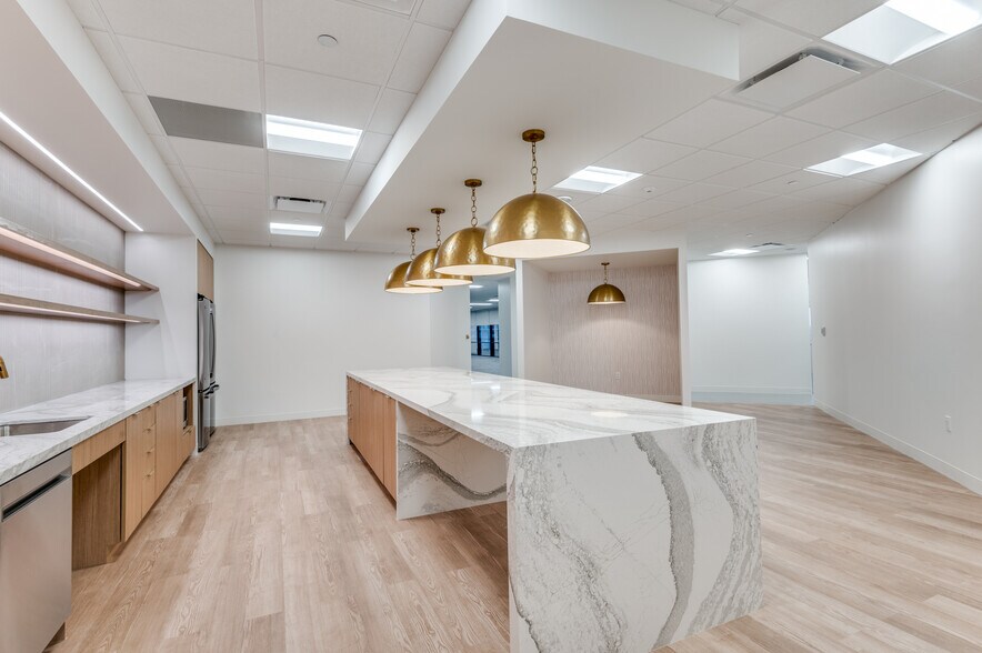 More Photos Of 3100 McKinnon St, Dallas Office For Lease