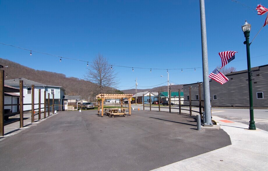 More Photos Of 439 Main Street, Rainelle Storefront Retail Residential For Sale