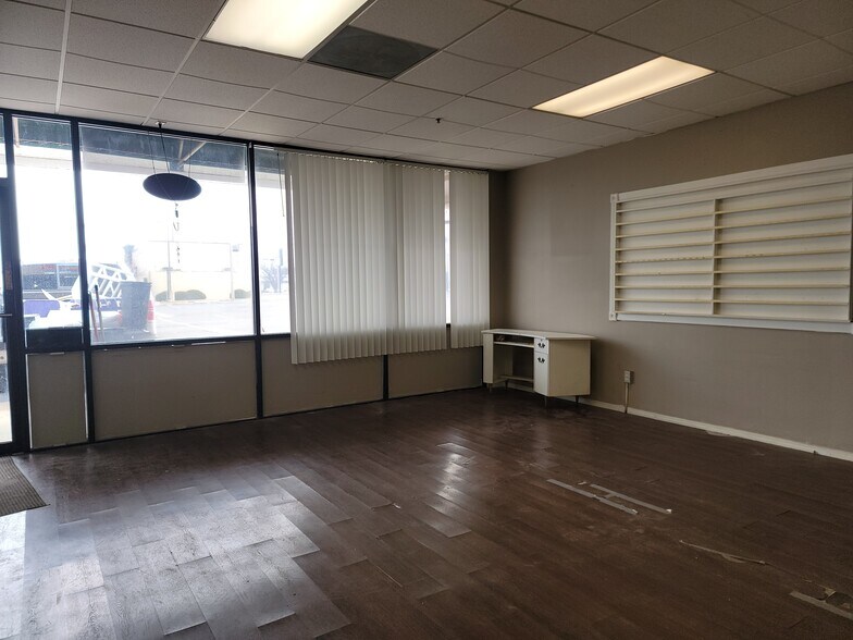 More Photos Of 6249 E 21st St, Wichita Storefront For Lease