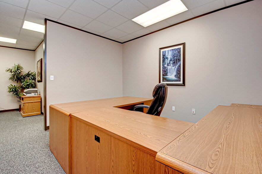 More Photos Of 7102 Glen Chase Ct, Houston Office For Sale