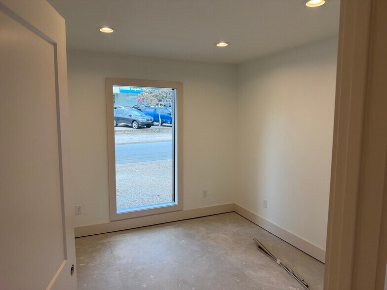More Photos Of 5623 R St, Little Rock Office For Lease