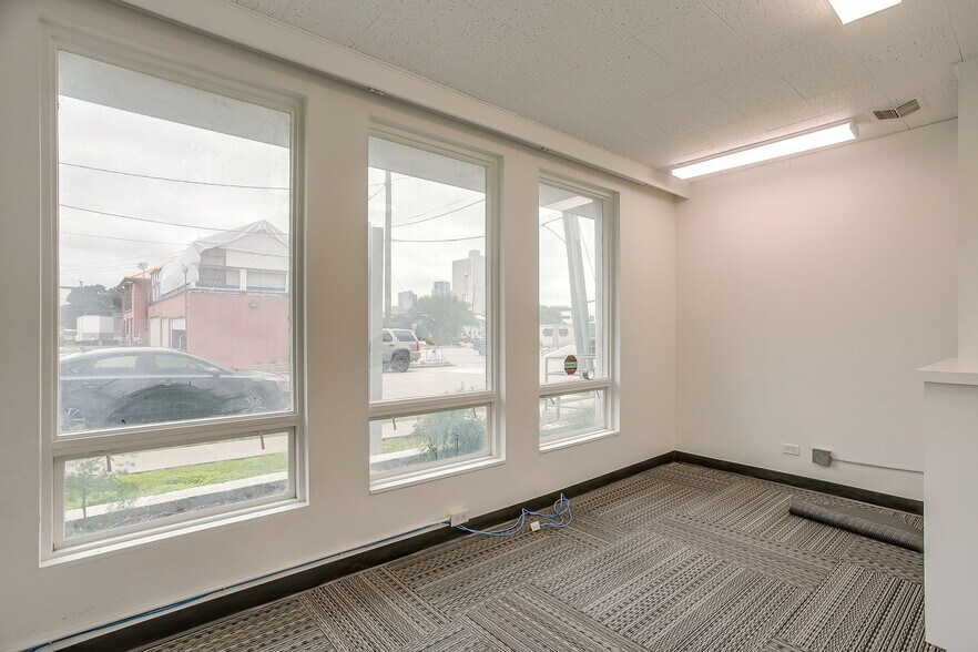 More Photos Of 1413 Rio Grande Ave, Fort Worth Office For Lease